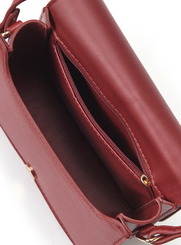 フラップレザーショルダーバッグ