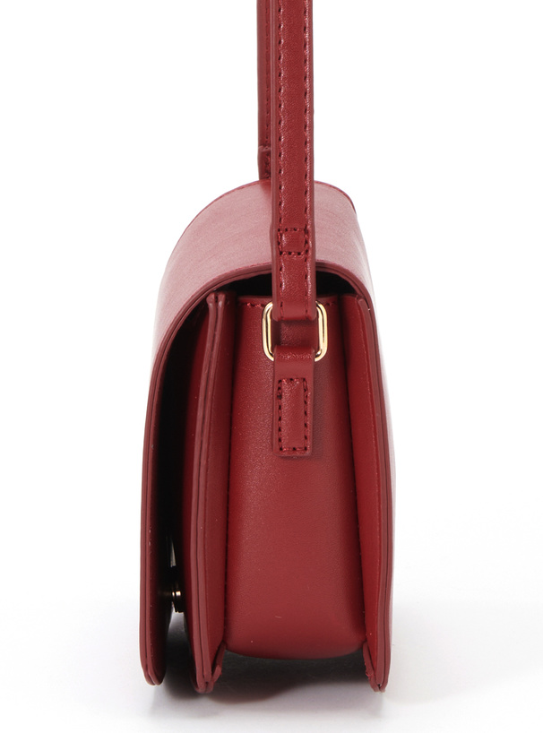 フラップレザーショルダーバッグ