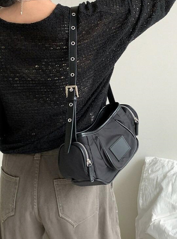 ラウンドナイロンショルダーバッグ