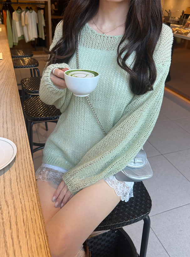 カップ付きナローストラップキャミソール