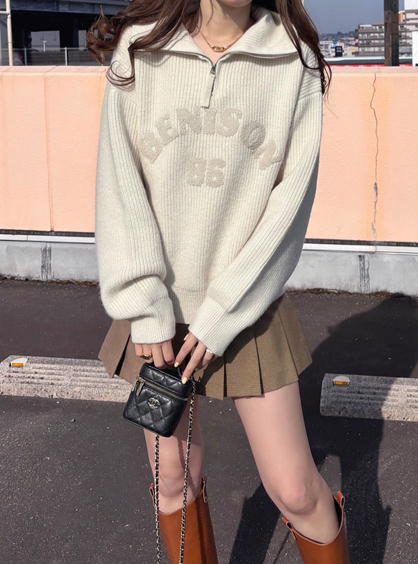 ロゴサガラ刺繍ハーフジップニットトップス