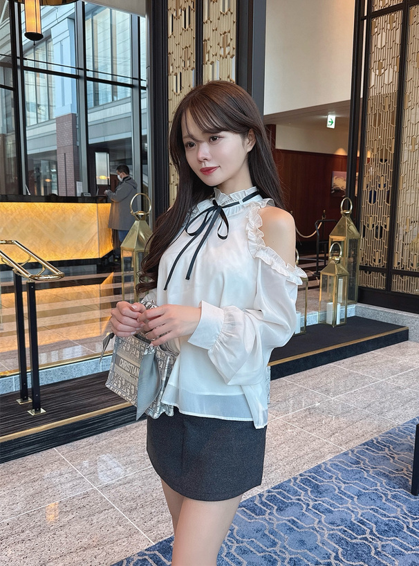 ラメシアーオープンショルダーフリルブラウス