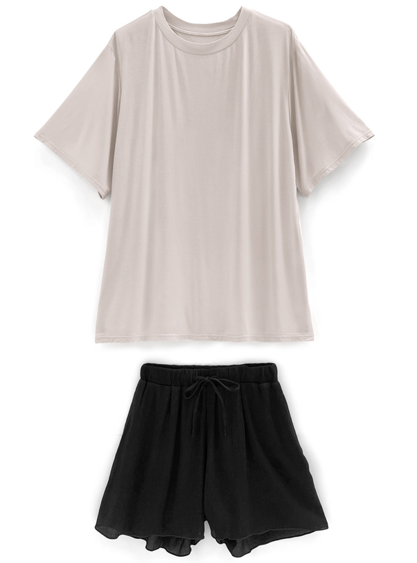 Tシャツ×ショートパンツセットアップ