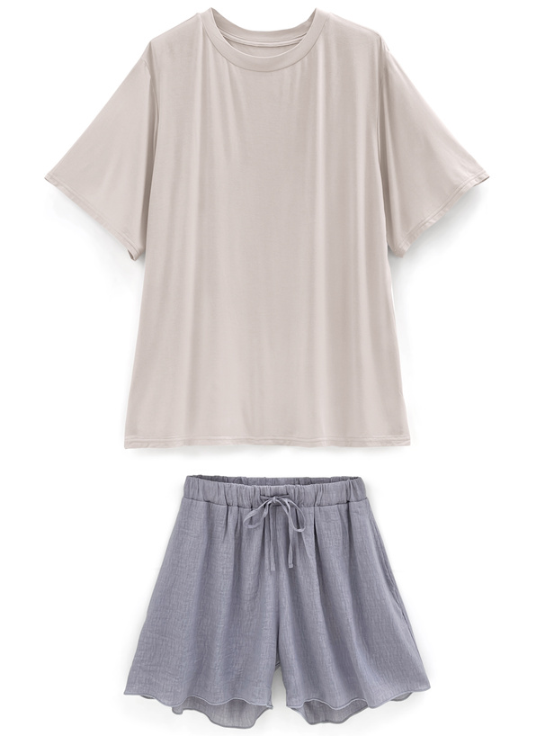 Tシャツ×ショートパンツセットアップ