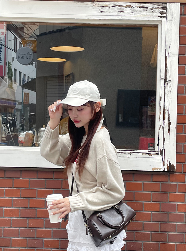 サガラ刺繍ロゴニットトップス