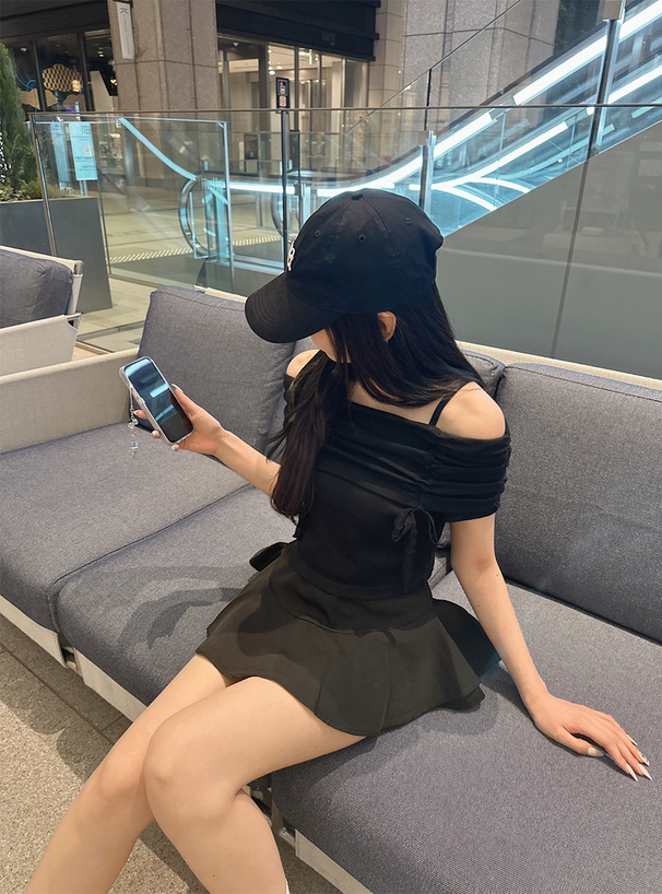 オフショルダードロストレースリボントップス