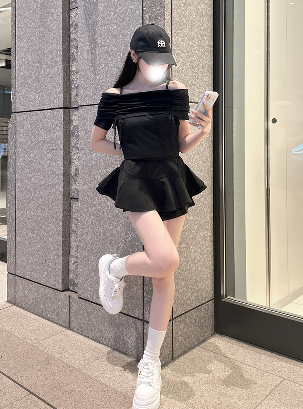 オフショルダードロストレースリボントップス