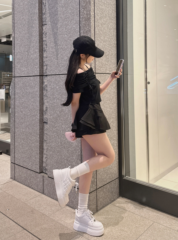 オフショルダードロストレースリボントップス