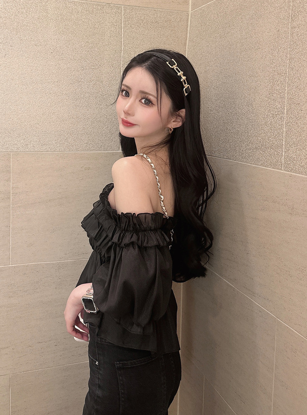 ラメシアーオフショルフリルブラウス