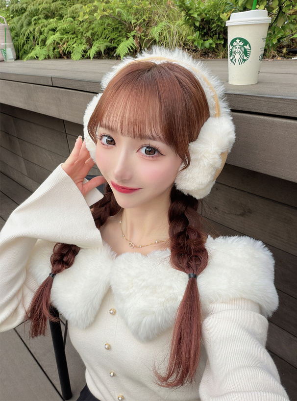 パールストラップ付きファーオフショルダーニットトップス