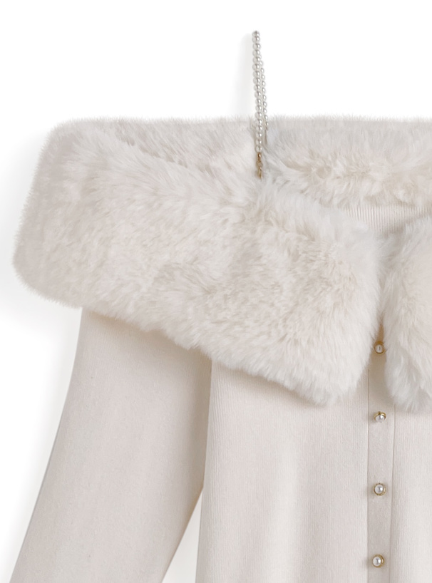 パールストラップ付きファーオフショルダーニットトップス