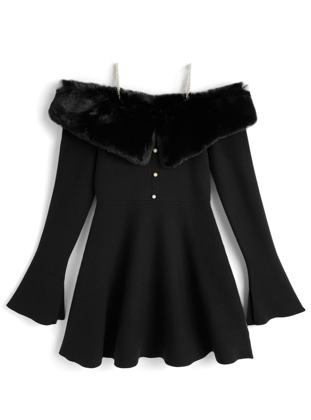 パールストラップ付きファーオフショルダーニットワンピース