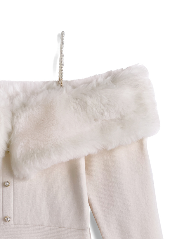 パールストラップ付きファーオフショルダーニットワンピース