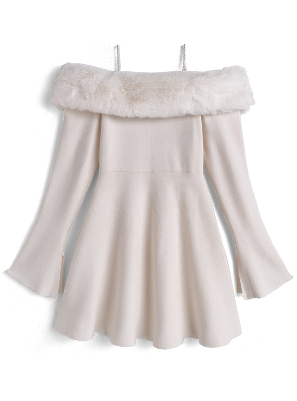 パールストラップ付きファーオフショルダーニットワンピース