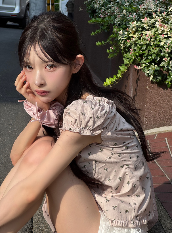 小花柄タックフリルトップス