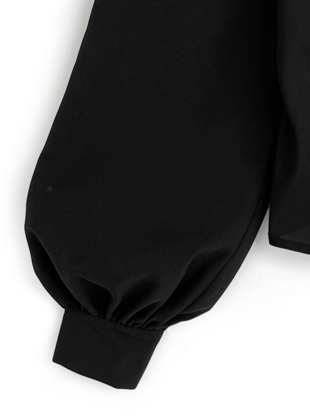 オープンショルダージップホルターネックシャツ