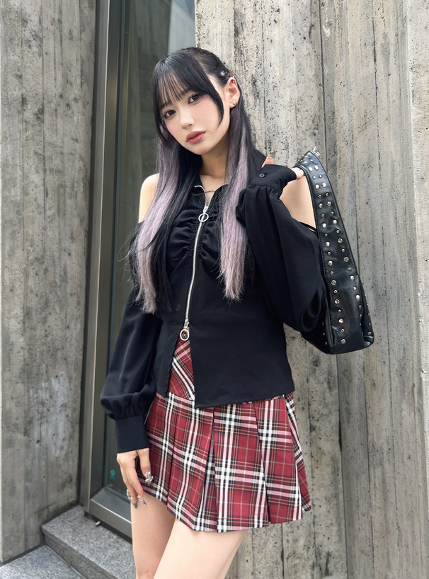 オープンショルダージップホルターネックシャツ