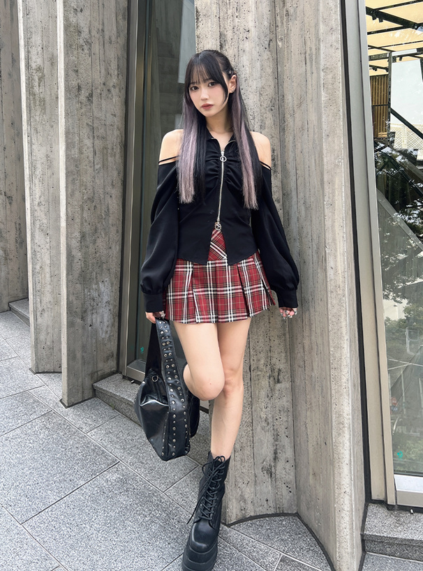 オープンショルダージップホルターネックシャツ