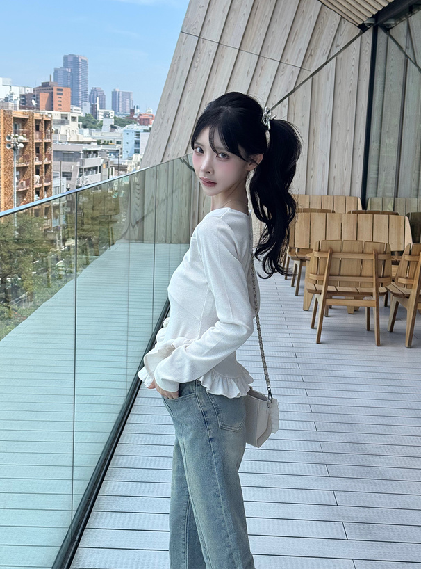 裾フリルスクエアネックトップス