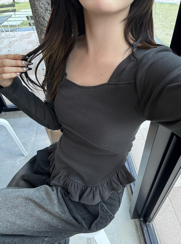 裾フリルスクエアネックトップス