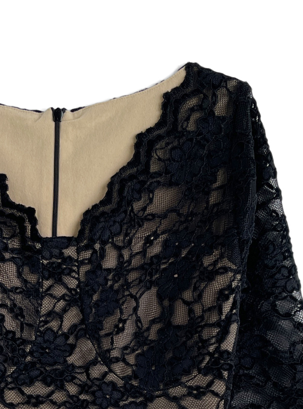 カップ付きVネックレーストップス