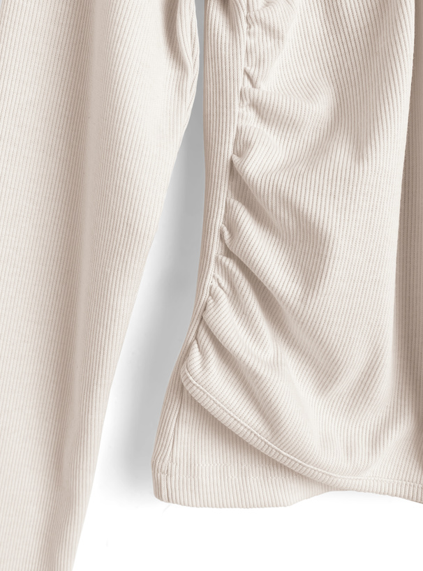 レイヤード風ホルターネックリブトップス