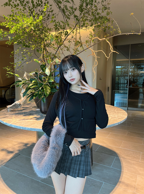 レイヤード風ホルターネックリブトップス