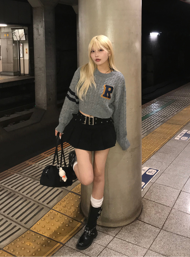 チェック柄襟付きワッペンケーブルニットトップス