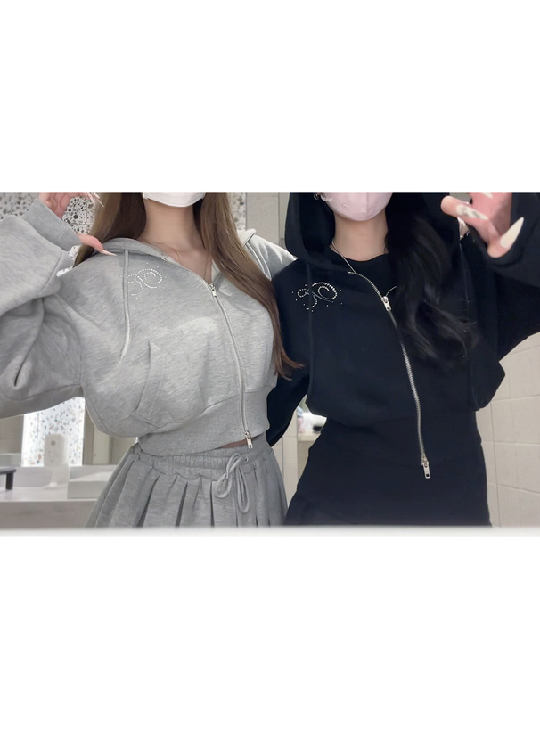 ラインストーンロゴパーカー×プリーツミニスカートスウェット
