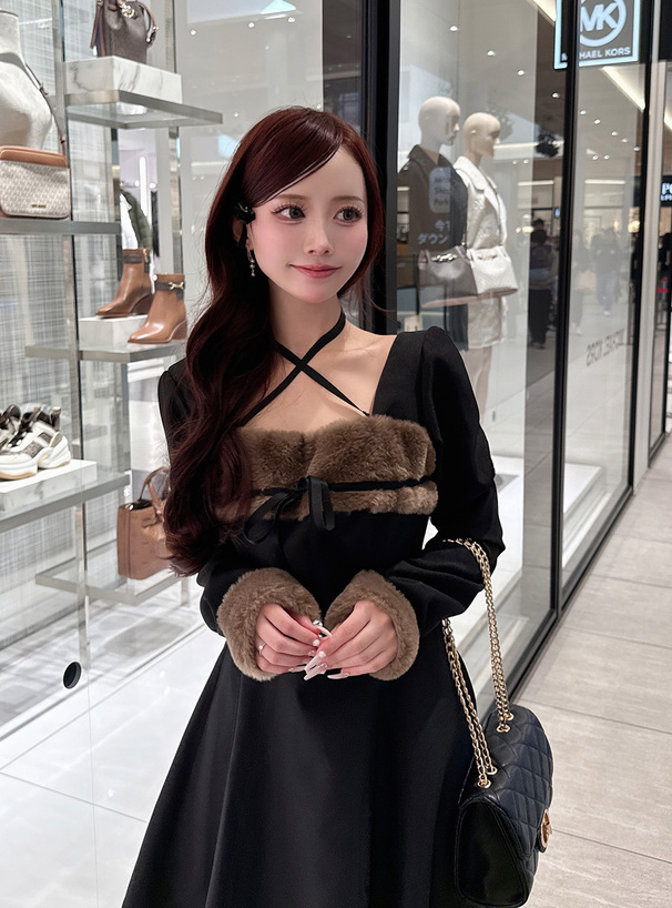 ホルターネック付きファーリボンミニフレアワンピース[tu1914