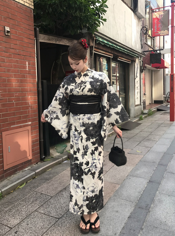 モノトーン牡丹花柄浴衣セット