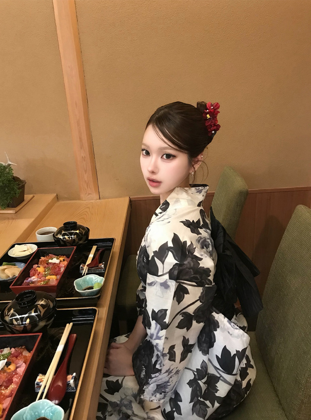 モノトーン牡丹花柄浴衣セット