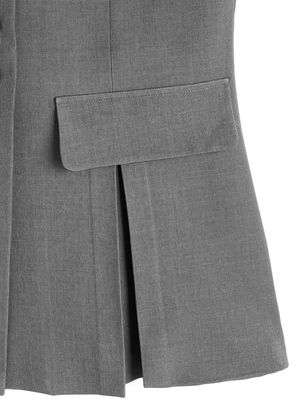 Vネックプリーツジレ