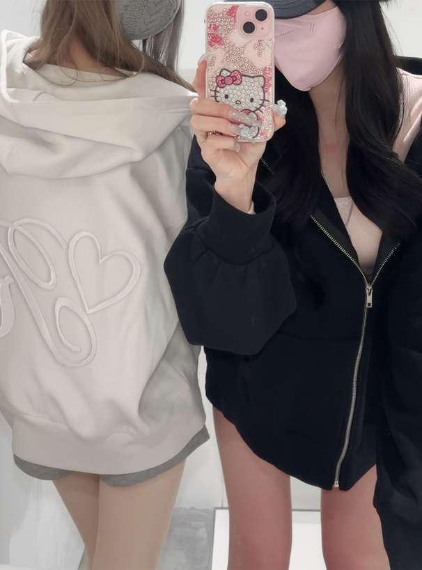 バックエンボスハートロゴスウェットパーカー