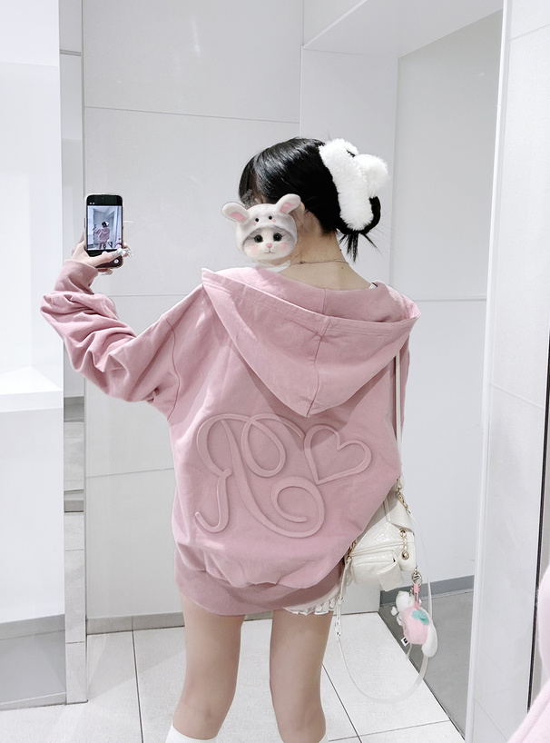 バックエンボスハートロゴスウェットパーカー