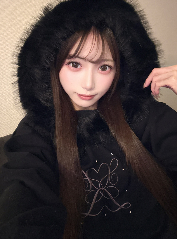 ファーフードロゴ刺繍スウェットパーカー