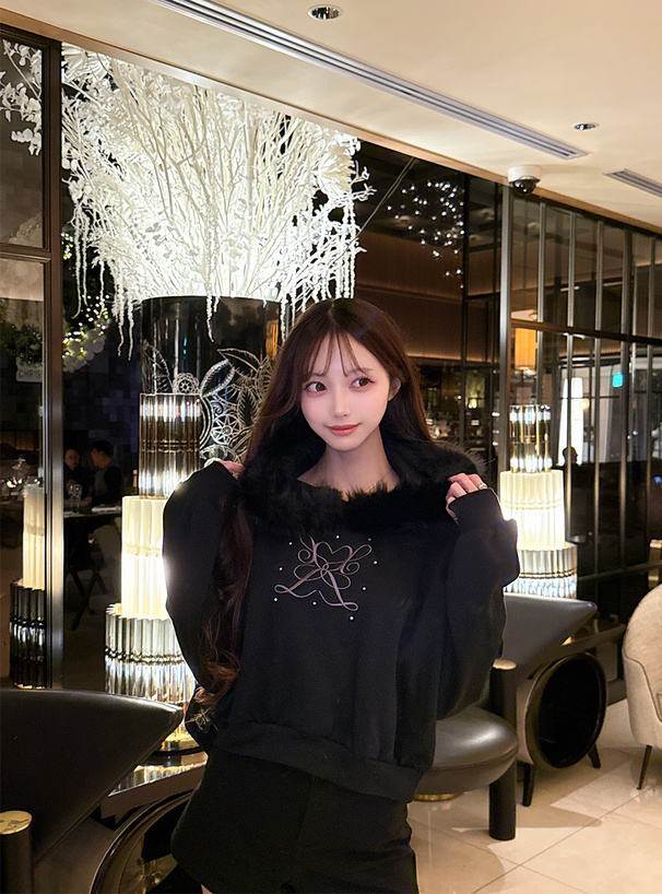 ファーフードロゴ刺繍スウェットパーカー