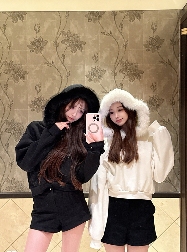 ファーフードロゴ刺繍スウェットパーカー