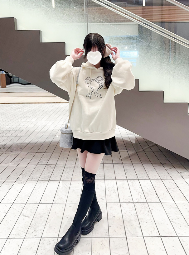 リボン刺繍ラインストーンスウェットパーカー