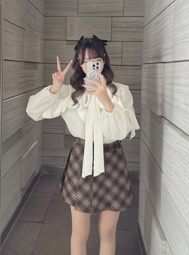 リボン付きラッフルフリルシアーブラウス