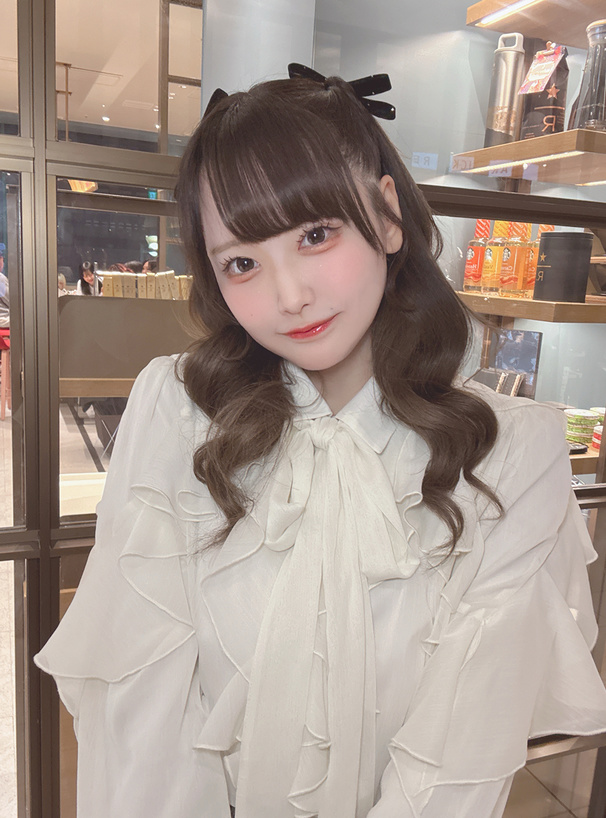 リボン付きラッフルフリルシアーブラウス