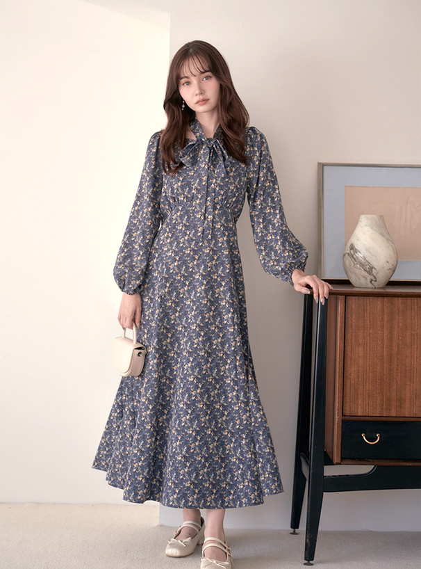 リボンタイ付き花柄ロングワンピース