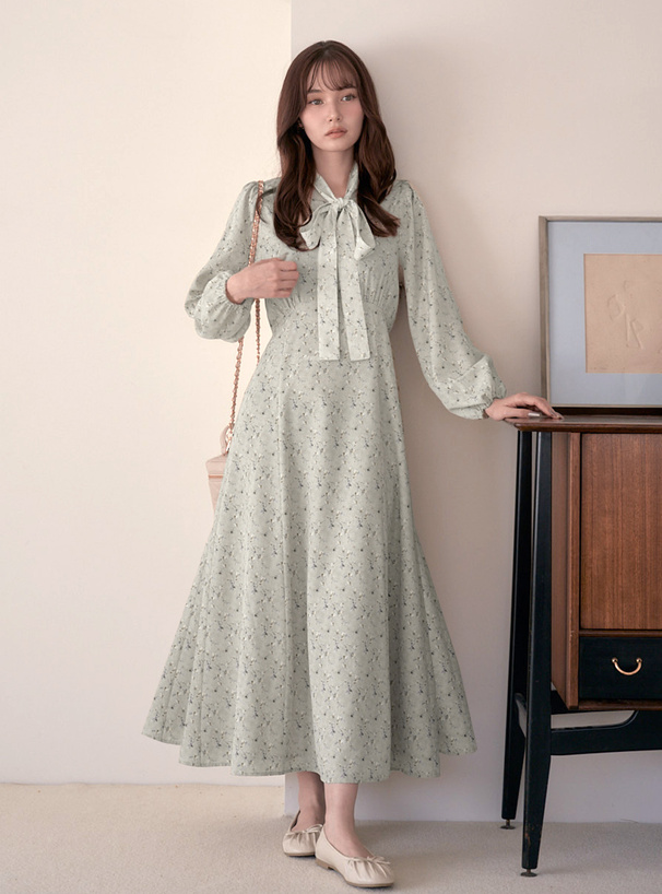 リボンタイ付き花柄ロングワンピース