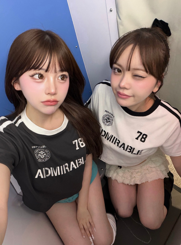 ユニフォーム風ロゴ刺繍Tシャツ