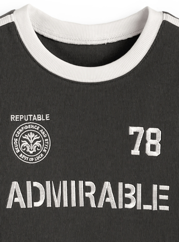 ユニフォーム風ロゴ刺繍Tシャツ