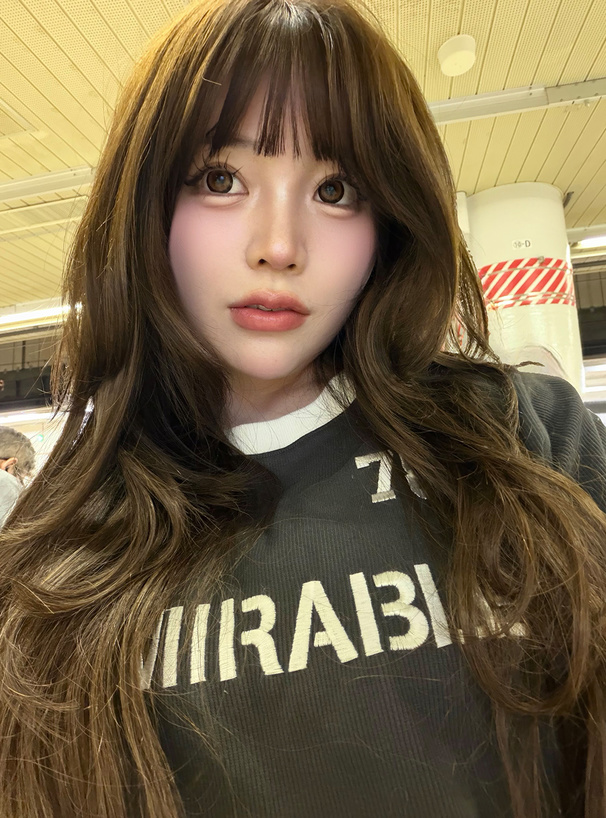 ユニフォーム風ロゴ刺繍Tシャツ