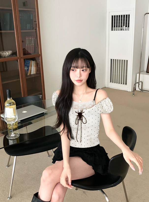 ドット柄レースレイヤード風オフショルダートップス