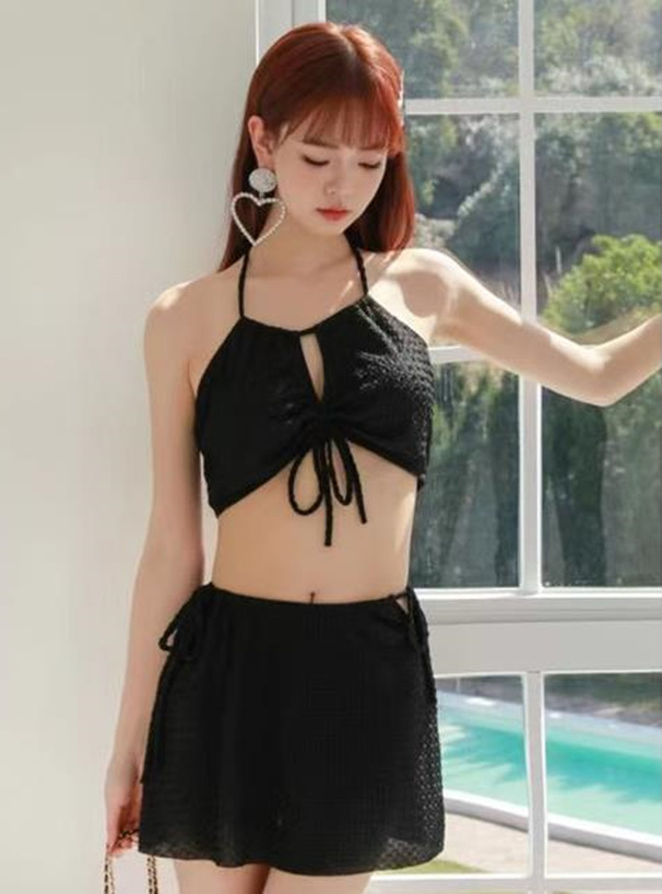 スカート付きホルターネックビキニ水着