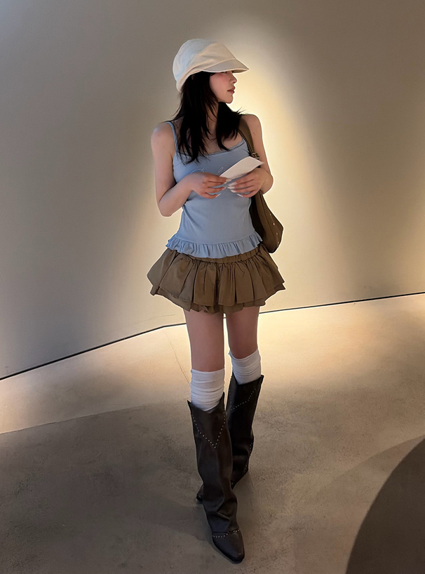 カップ付きラインストーンロゴフリルキャミソール