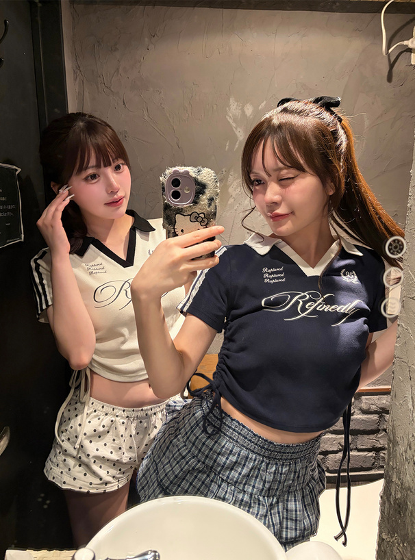 配色襟ロゴプリントサイドドロストトップス